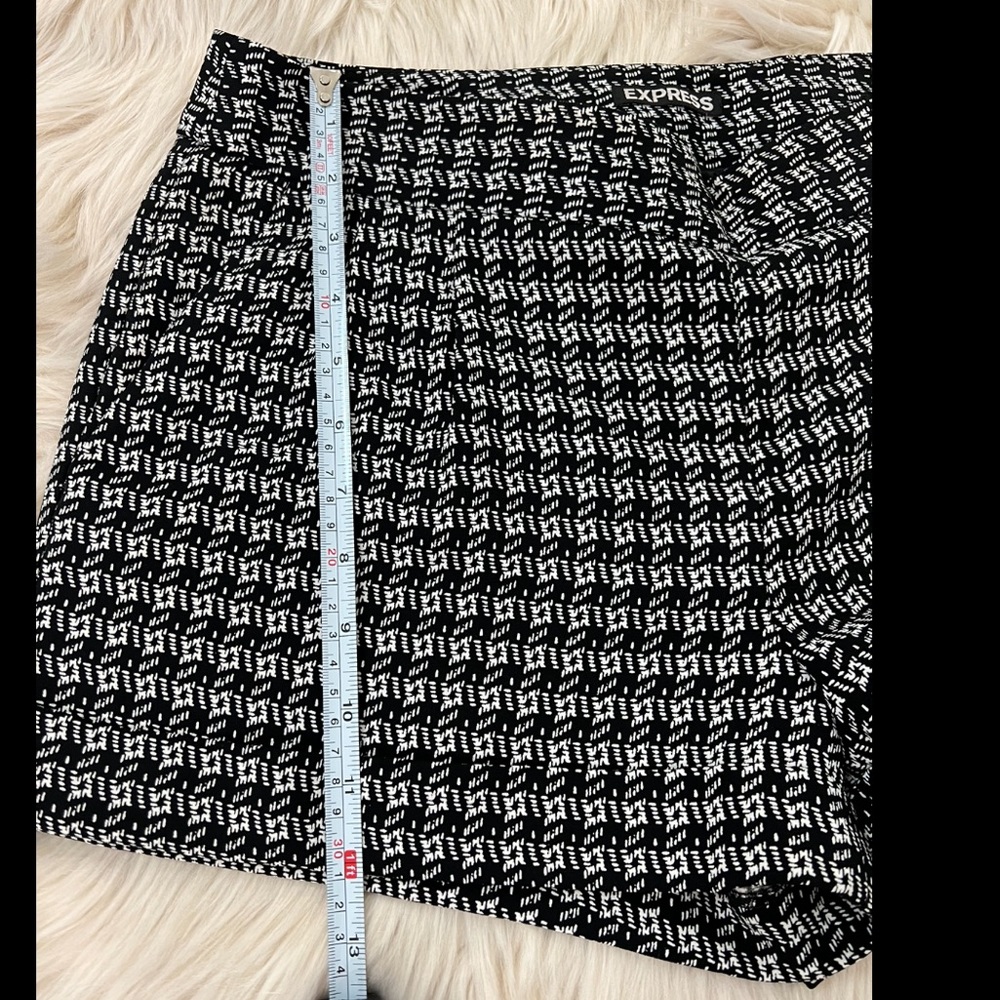 Really Cute Express Shorts - Picture 2 of 4